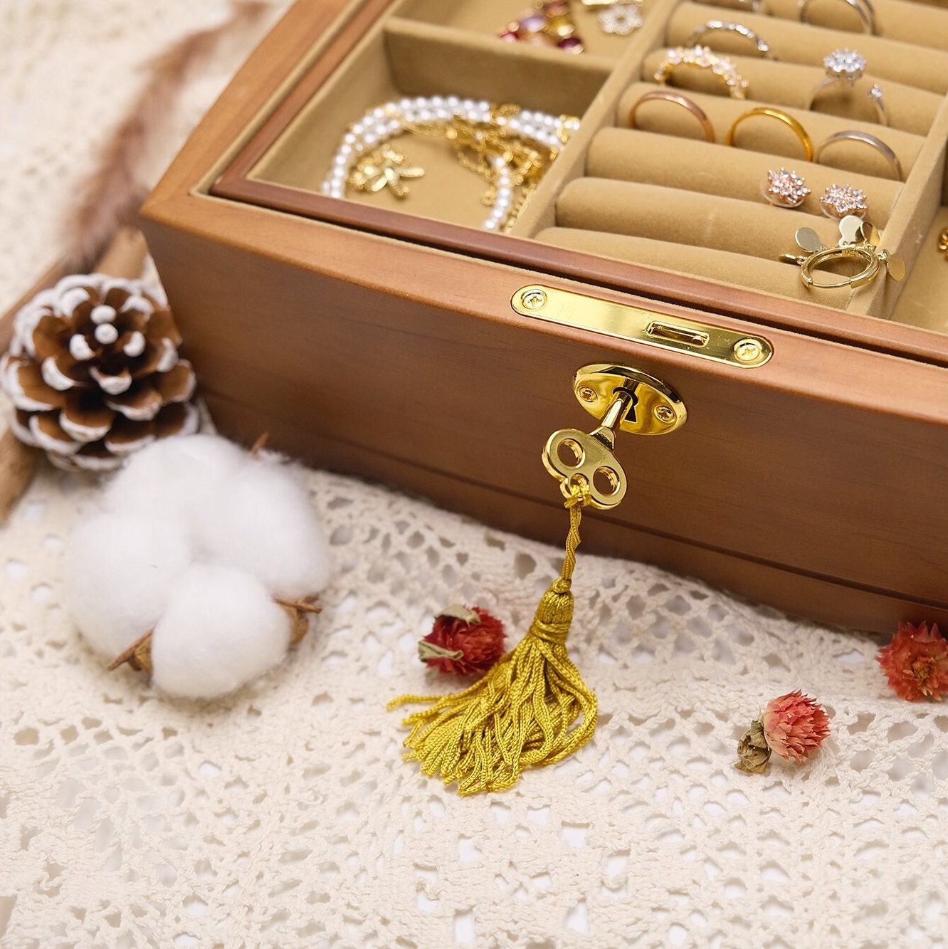 Personalized Wooden Jewelry Box, Customized Retro Jewelry Box, Personalized Wooden Jewelry Box with Lock and Key, Elegant Retro Gift for Her