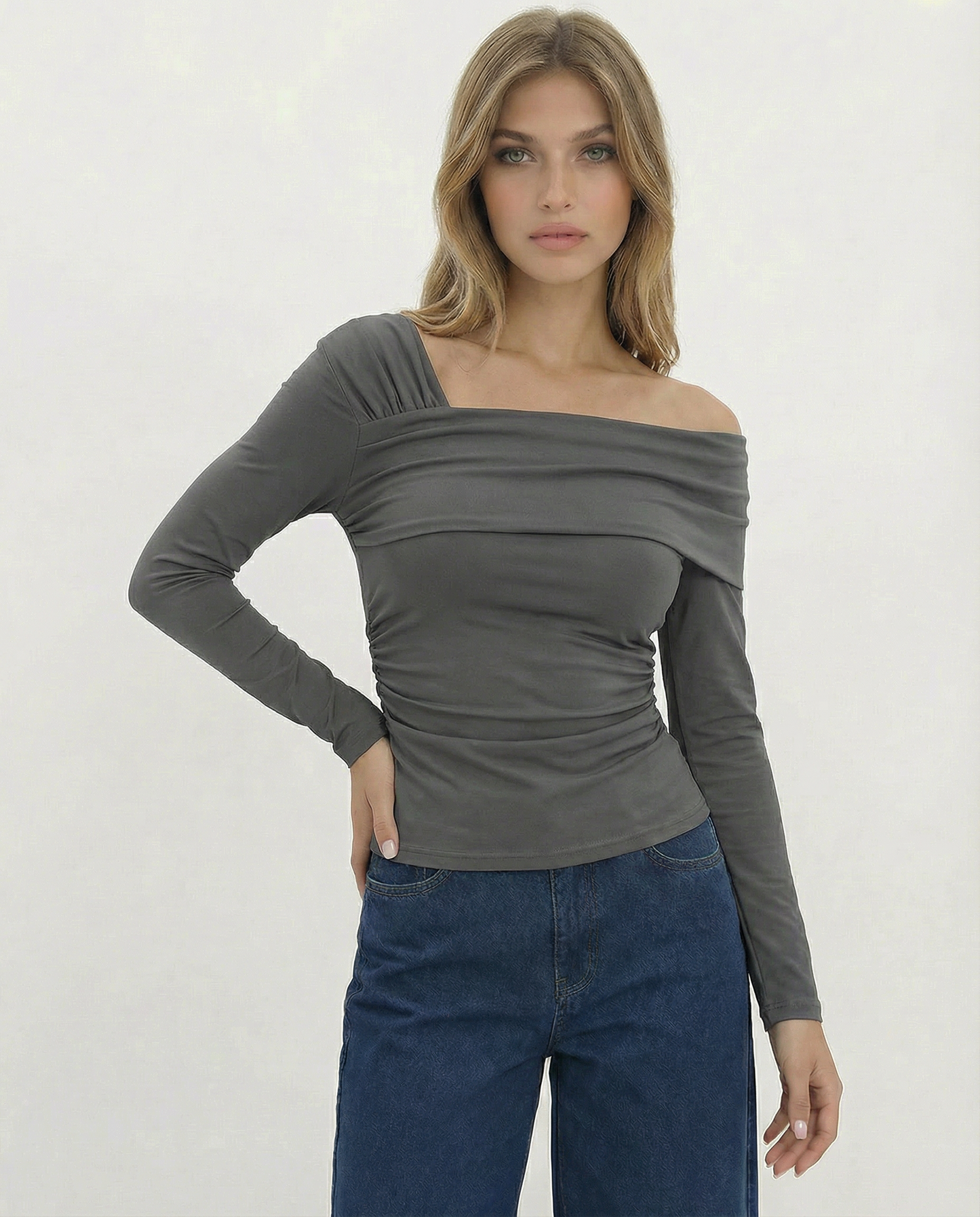 Elowyn Sleek Shoulder Top