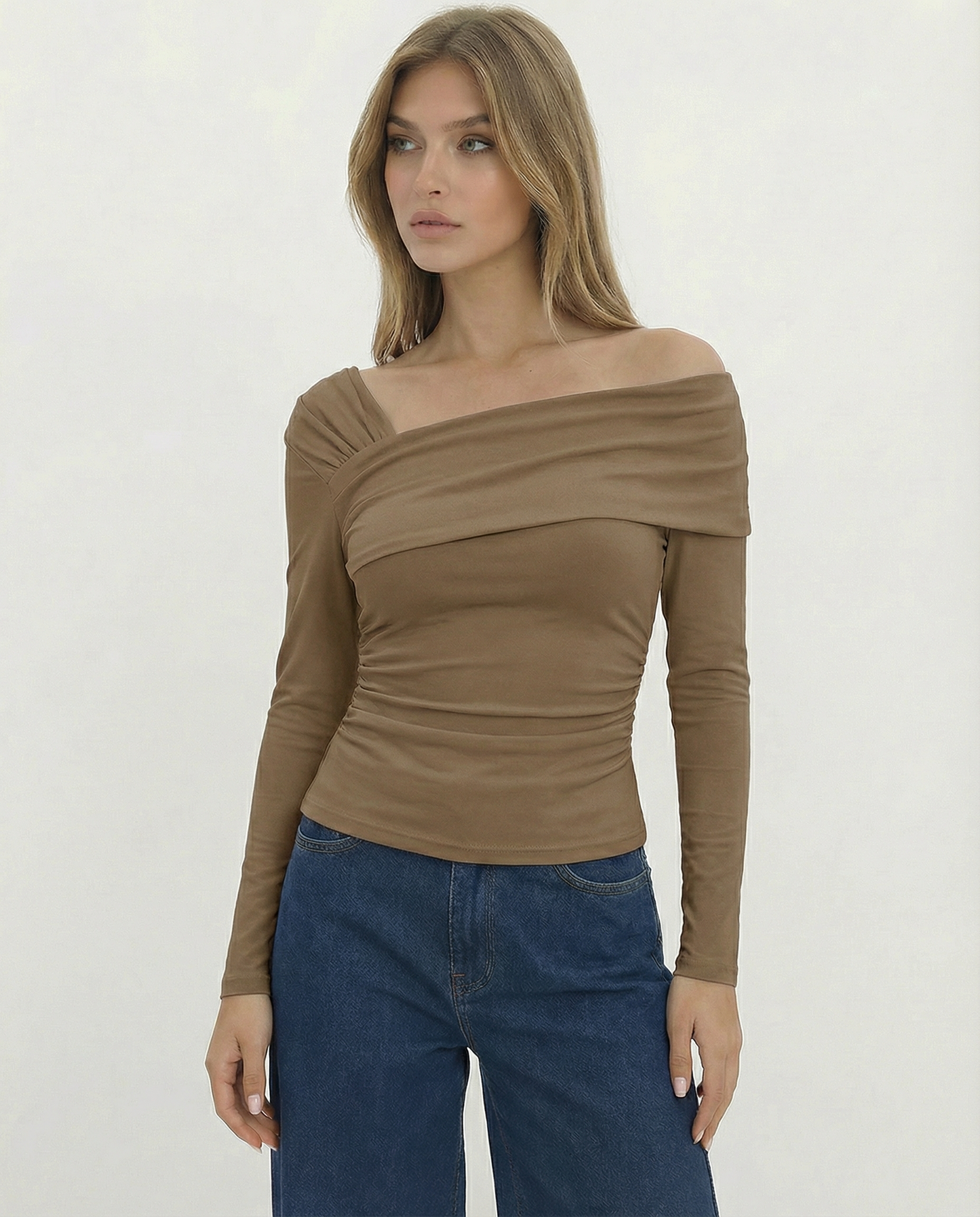 Elowyn Sleek Shoulder Top