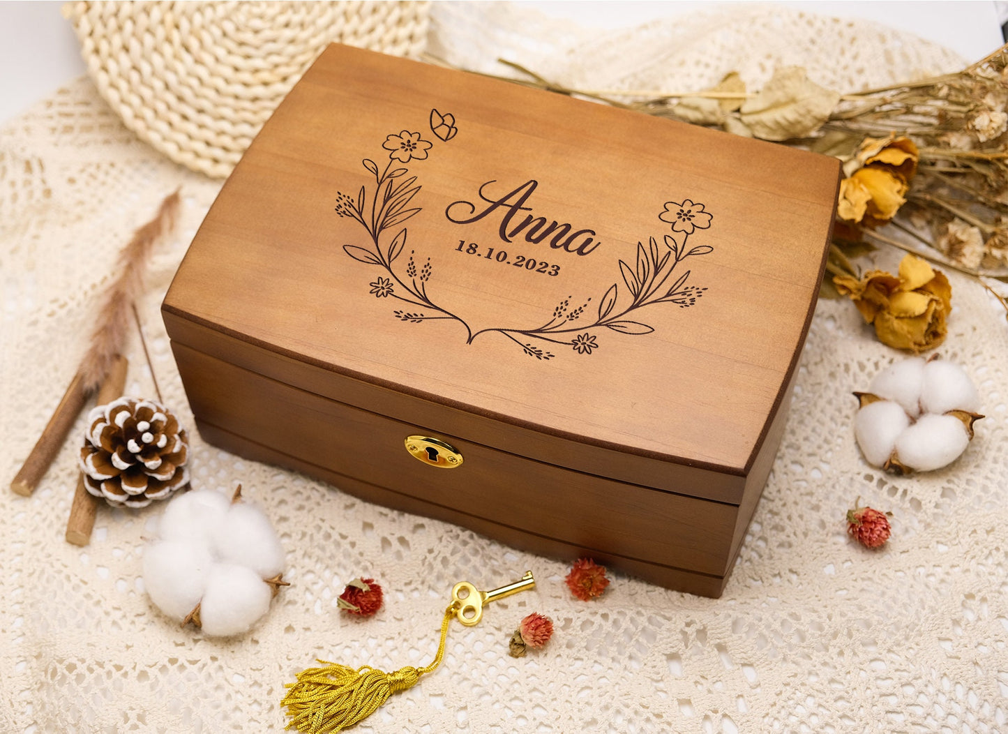Personalized Wooden Jewelry Box, Customized Retro Jewelry Box, Personalized Wooden Jewelry Box with Lock and Key, Elegant Retro Gift for Her