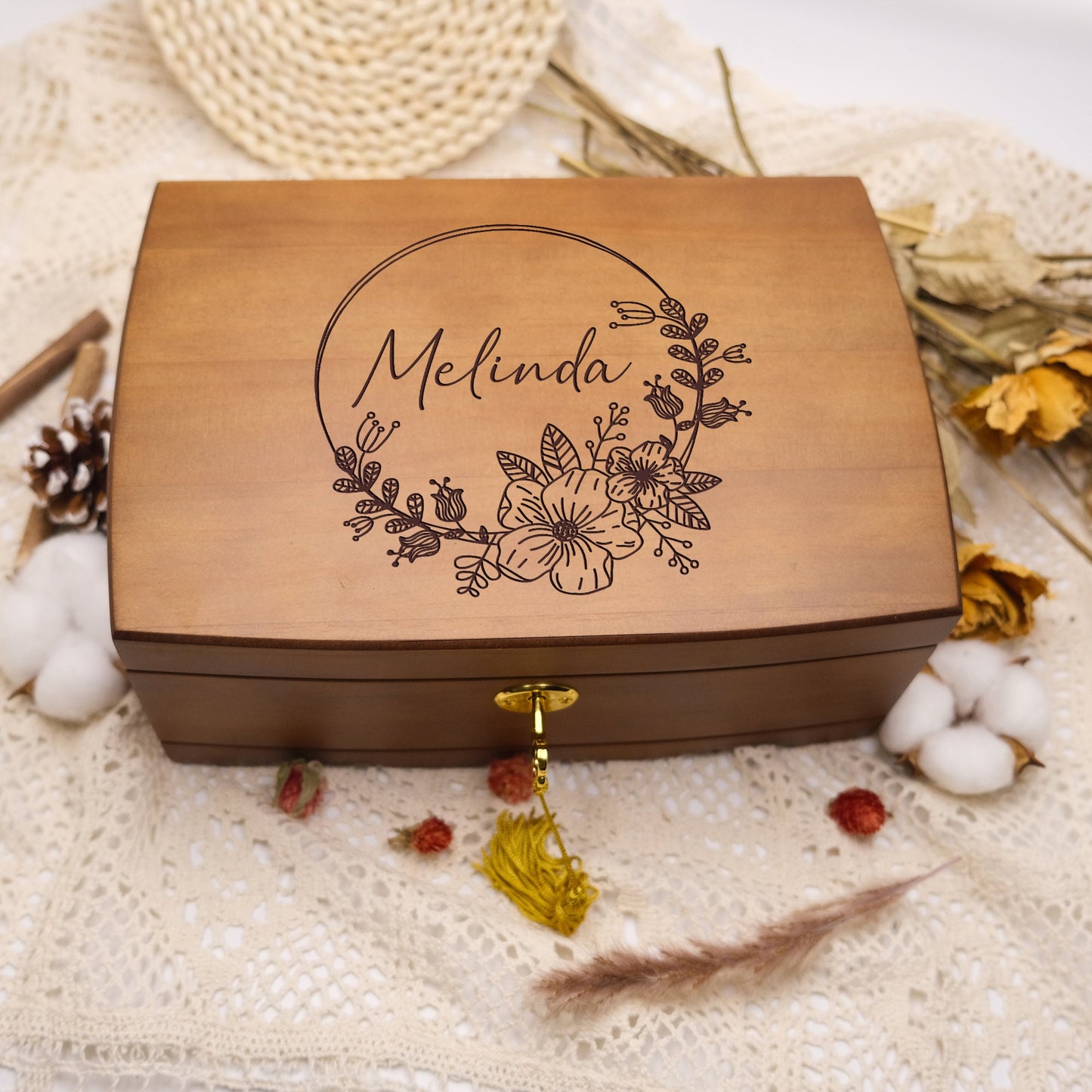 Personalized Wooden Jewelry Box, Customized Retro Jewelry Box, Personalized Wooden Jewelry Box with Lock and Key, Elegant Retro Gift for Her